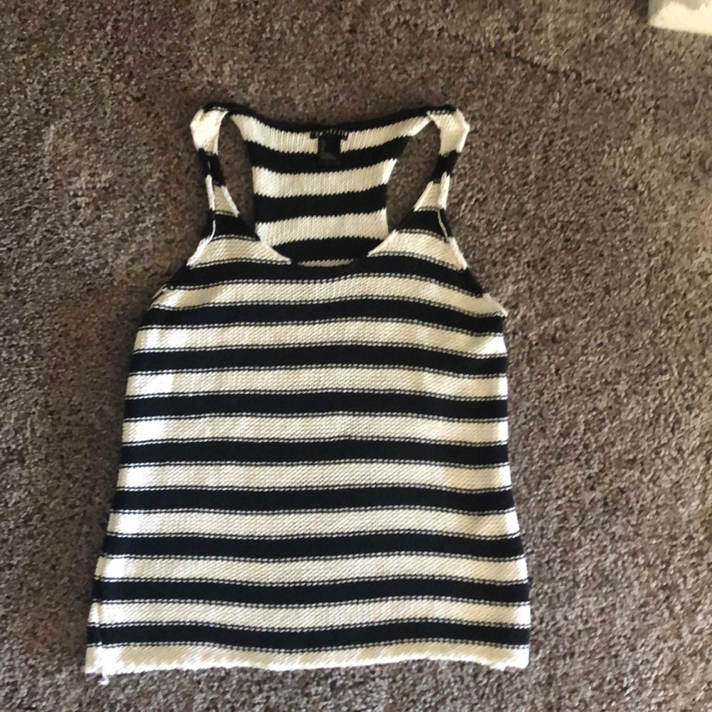 Tank top (crocheted)